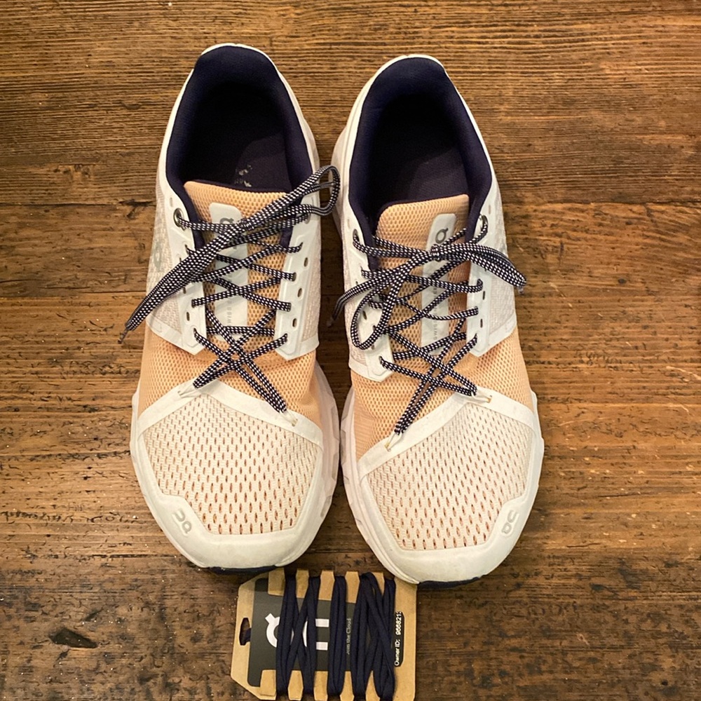 On Cloud Stratus size 10